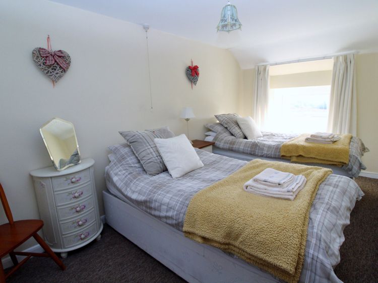 2 Mellfell View, listing photograph 9
