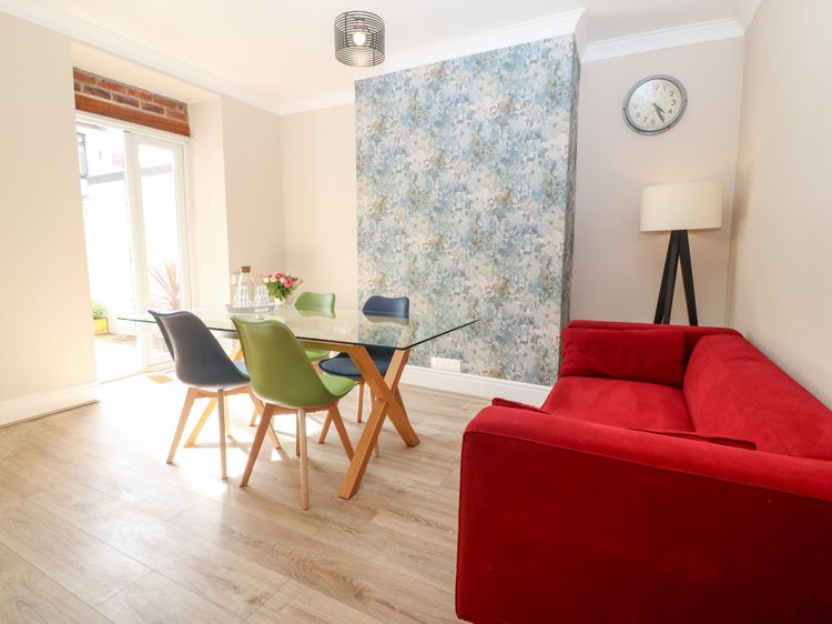 Apartment 1 - Llandudno Central, listing photograph 8