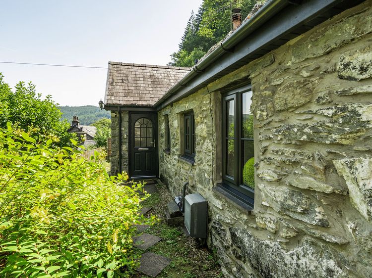 Tyn Y Ffynnon