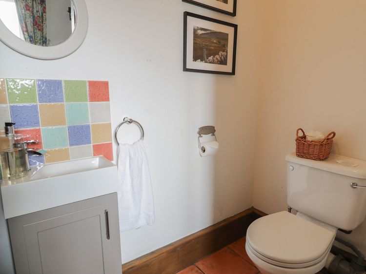 Orsedd Wen Cottage, listing photograph 9