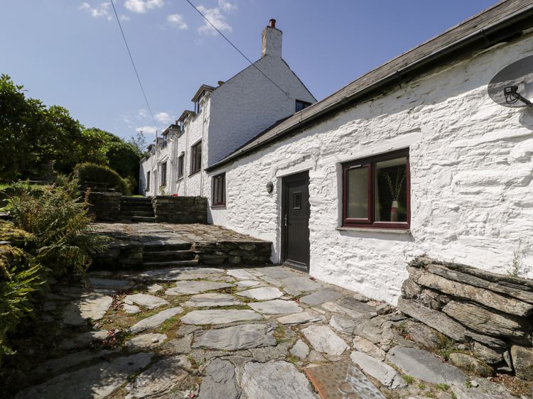 Cwm, listing photograph 2