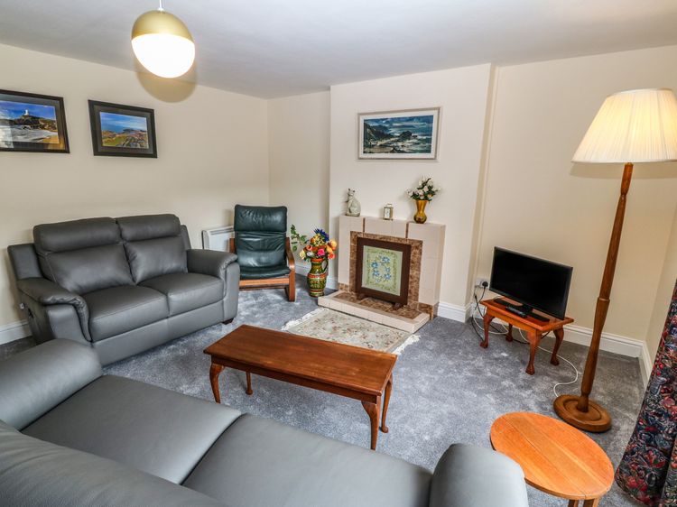 Idan House, listing photograph 2