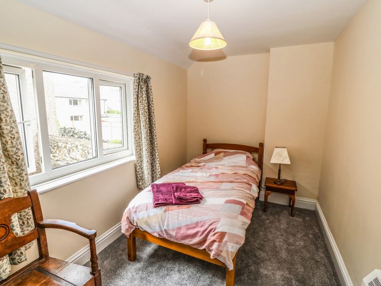 Idan House, listing photograph 11