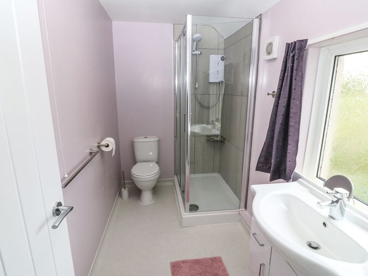 Idan House, listing photograph 12