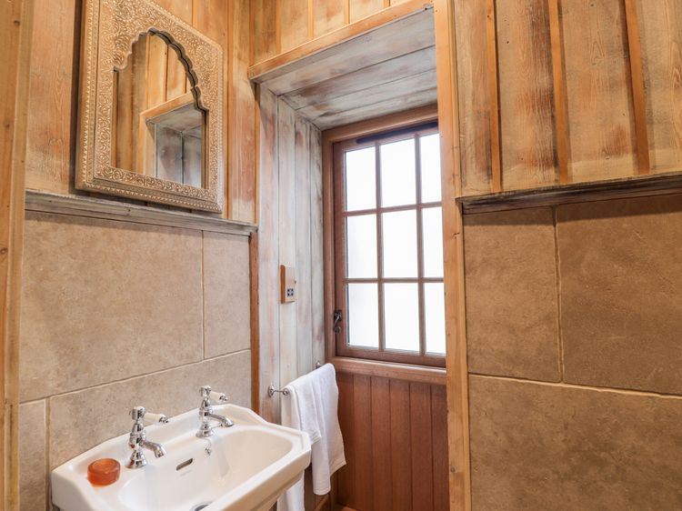 The Hen House, listing photograph 11
