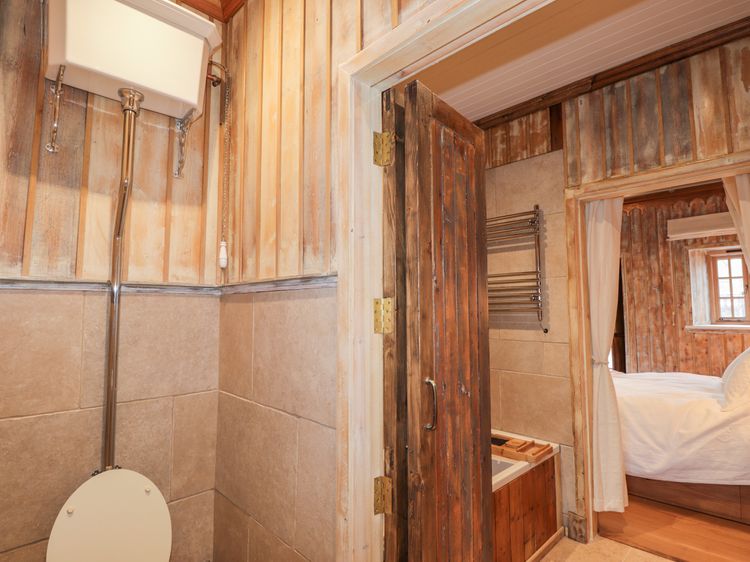 The Hen House, listing photograph 12
