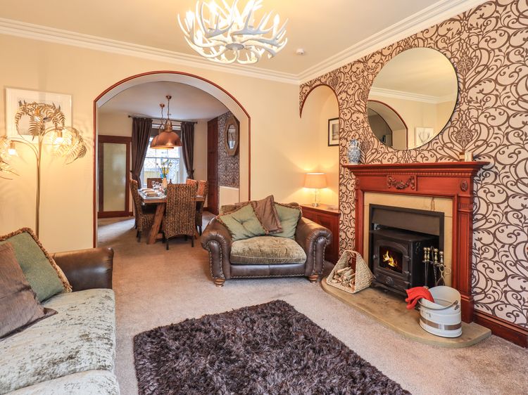 Woodlands Boutique, listing photograph 3