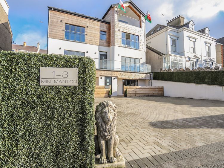Bryn Min Manton Penthouse, listing photograph 2