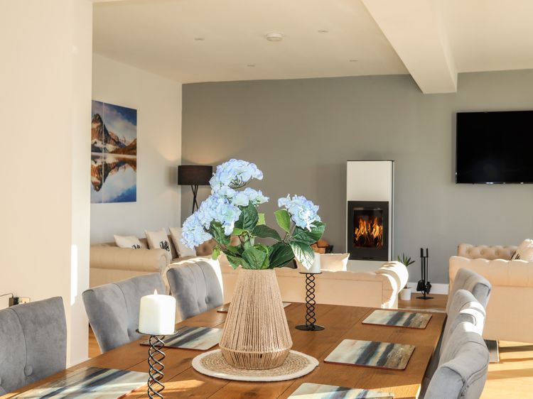 Bryn Min Manton Penthouse, listing photograph 5