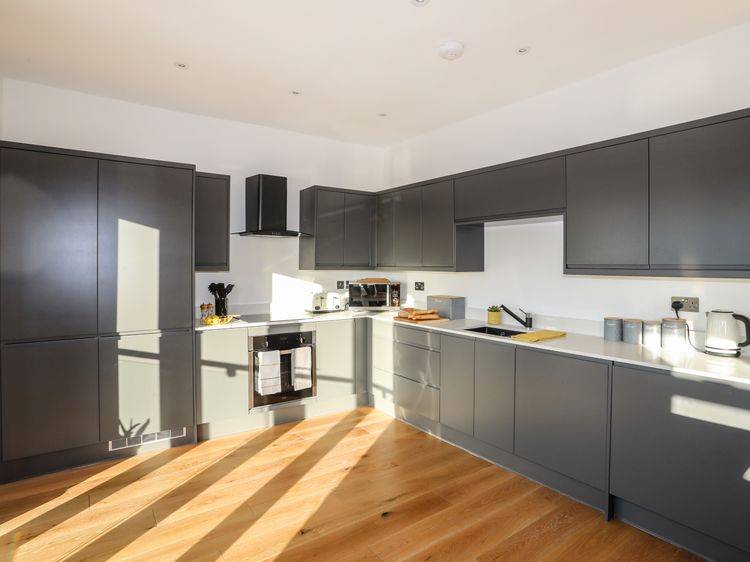 Bryn Min Manton Penthouse, listing photograph 10