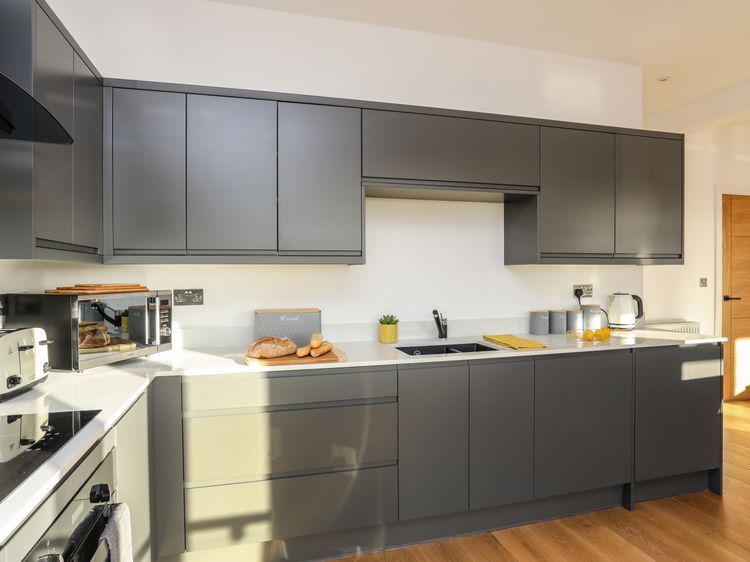 Bryn Min Manton Penthouse, listing photograph 11
