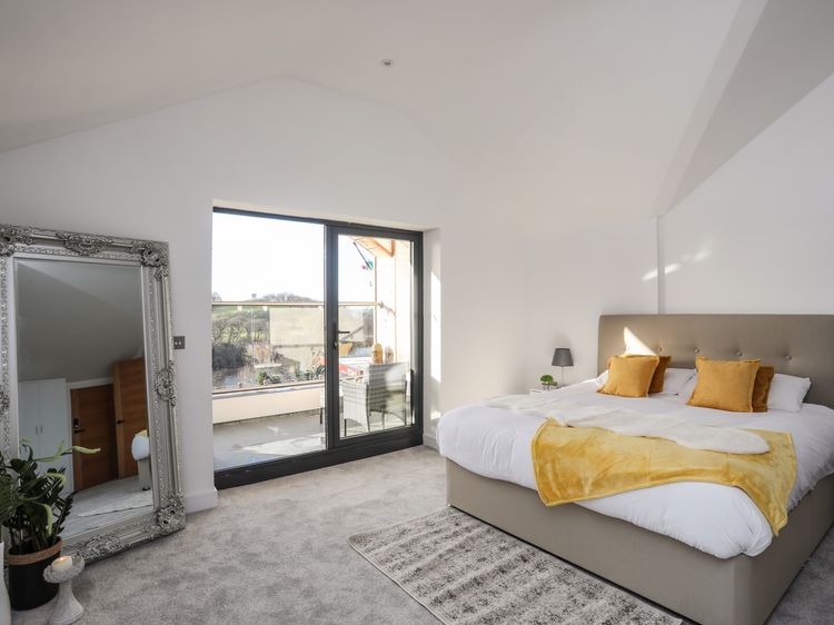Bryn Min Manton Penthouse, listing photograph 12