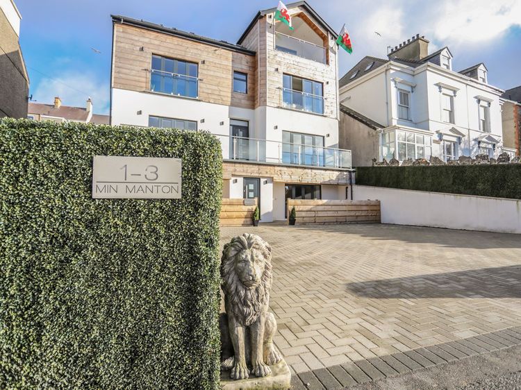 Bryn Min Manton Apartment, listing photograph 2