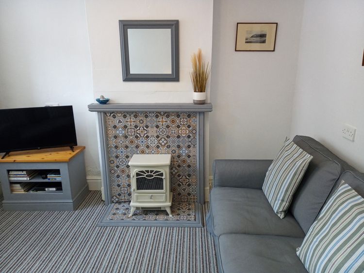 Holly Cottage, listing photograph 2