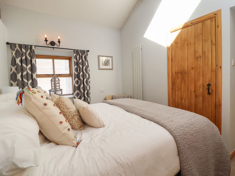 1 Walkers Barn, listing photograph 11