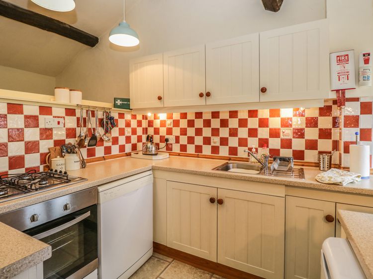 Tyee Cottage, listing photograph 9