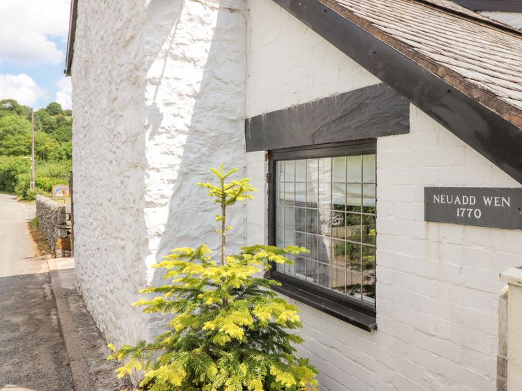 Neuadd Wen, listing photograph 2