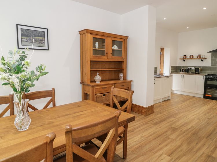 23 Carmen Sylva Road, listing photograph 11