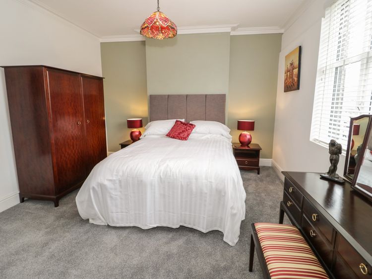 23 Carmen Sylva Road, listing photograph 12