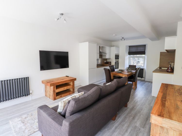 8 Waterhead Terrace, listing photograph 2