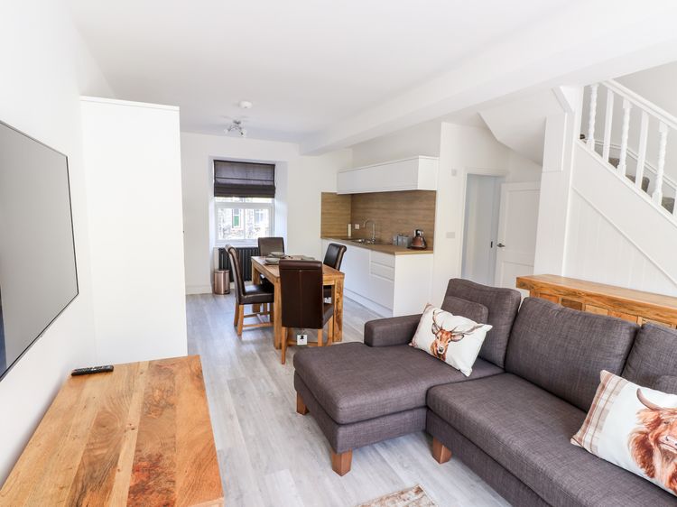 8 Waterhead Terrace, listing photograph 3