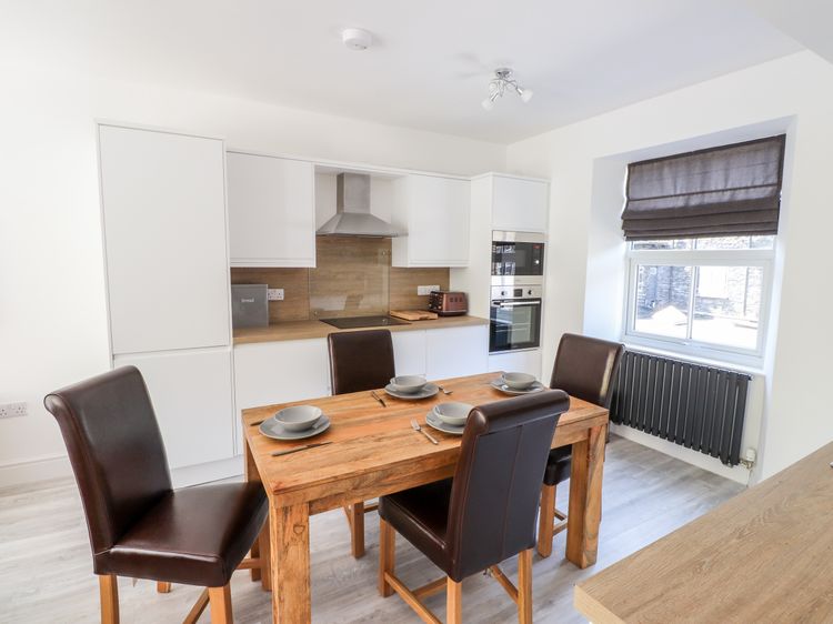 8 Waterhead Terrace, listing photograph 4