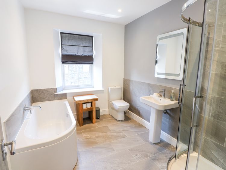 8 Waterhead Terrace, listing photograph 11