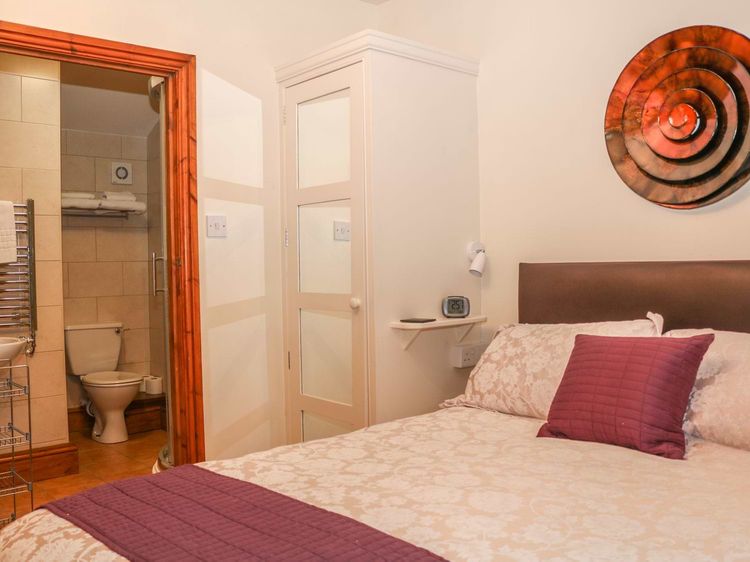 The Church Inn Cottage, listing photograph 8