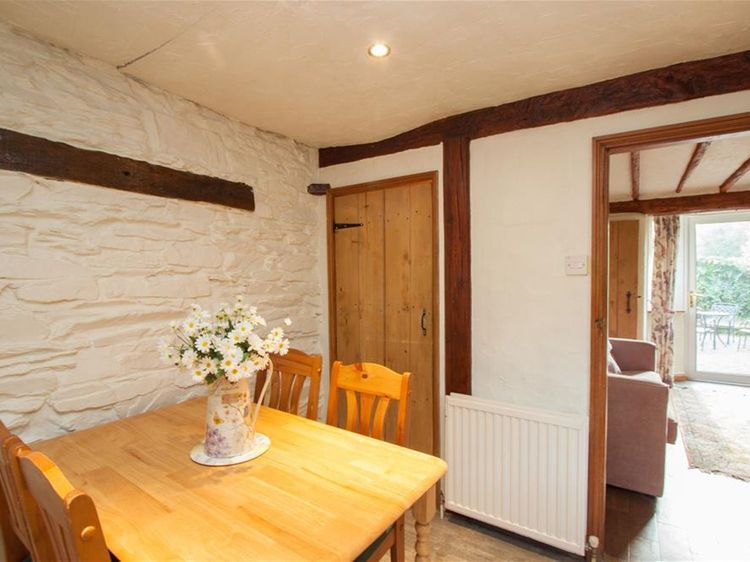 Rustic Cottage, listing photograph 4