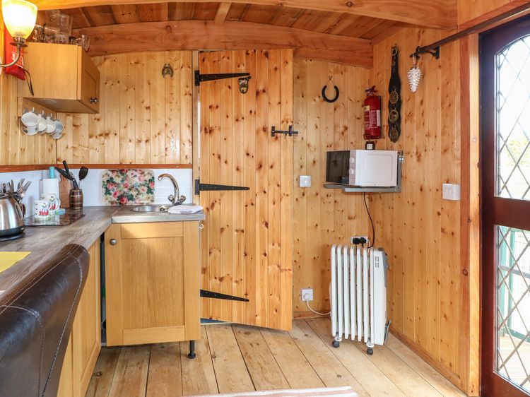 Packhorse Shepherd’s Hut, listing photograph 9