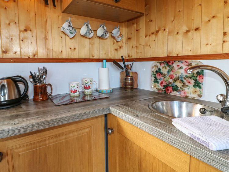 Packhorse Shepherd’s Hut, listing photograph 5