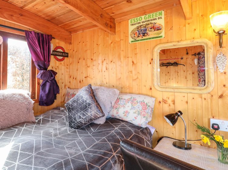 Packhorse Shepherd’s Hut, listing photograph 6