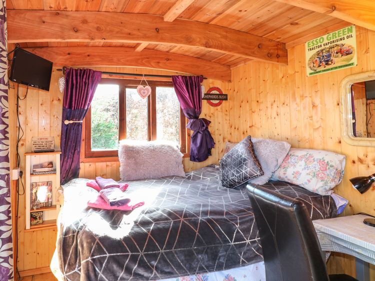 Packhorse Shepherd’s Hut, listing photograph 8
