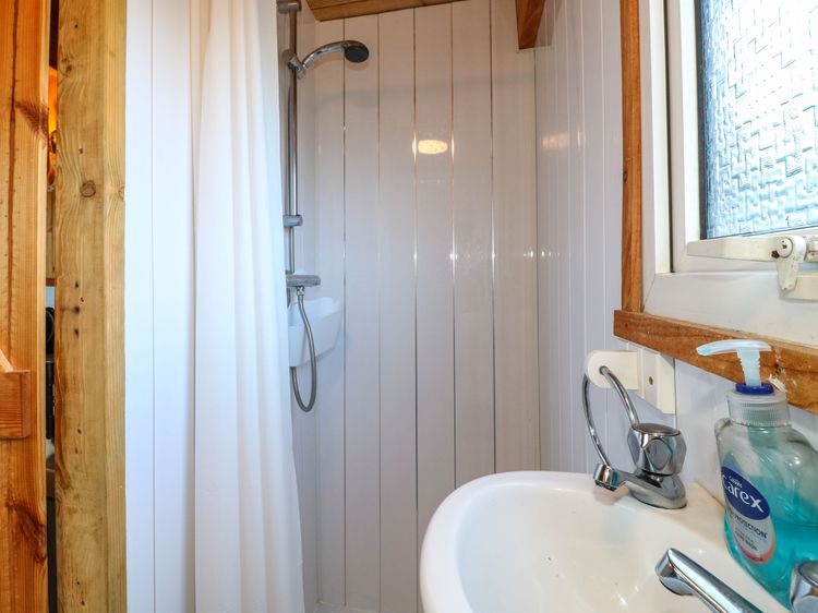 Packhorse Shepherd’s Hut, listing photograph 10