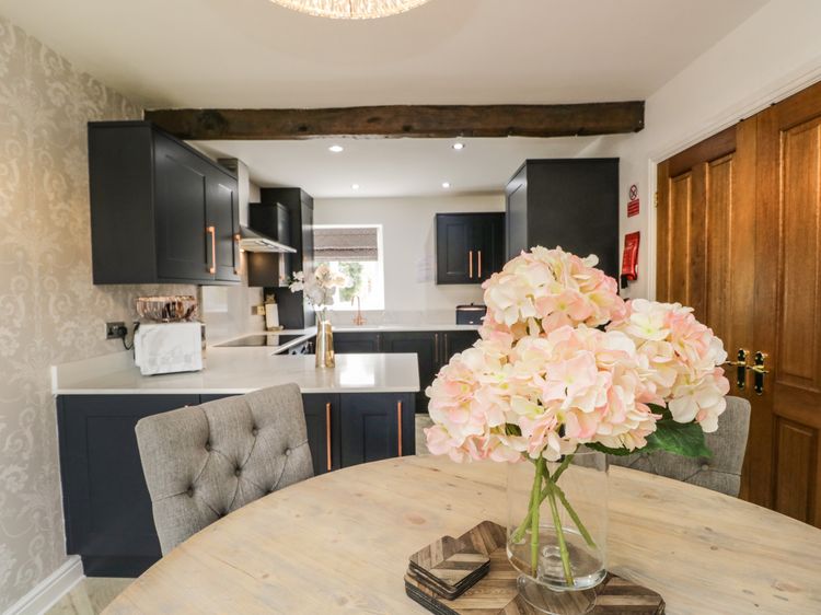 Bella Cottage, listing photograph 12