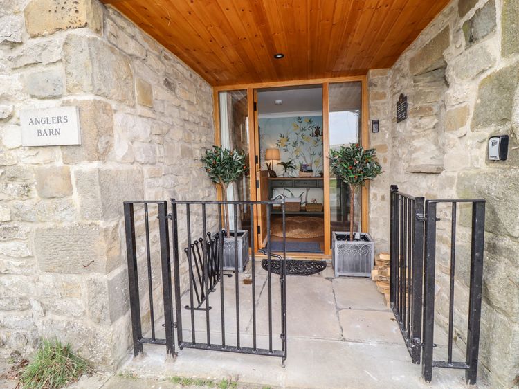 Anglers Barn, listing photograph 2