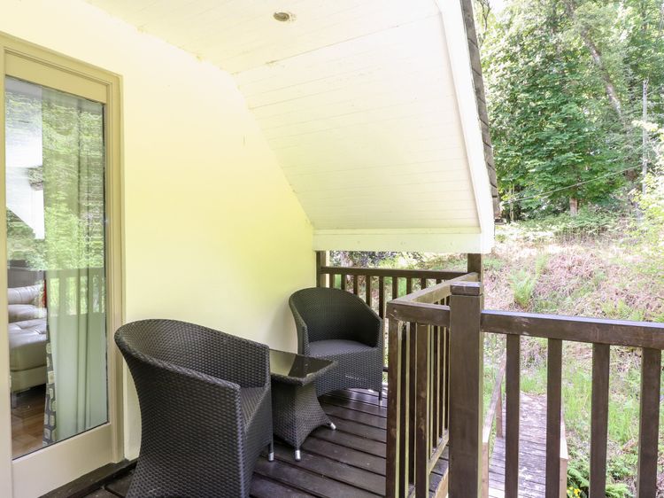 Waterfall Apartment, listing photograph 2
