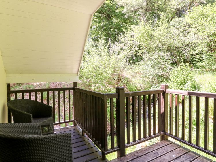 Waterfall Apartment, listing photograph 3