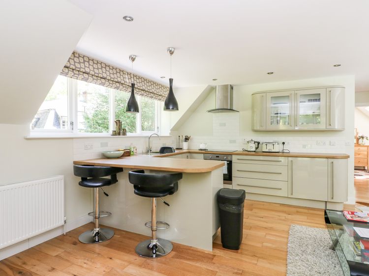 Waterfall Apartment, listing photograph 8