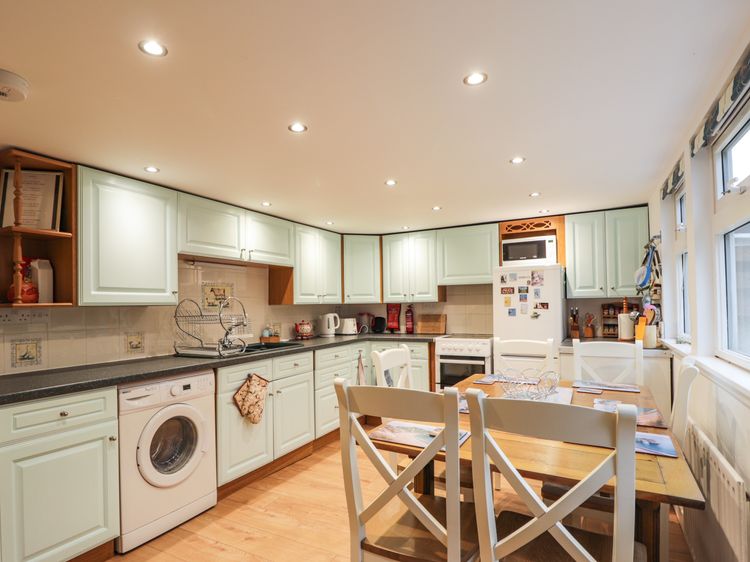 3 Dunrobin Street, listing photograph 11