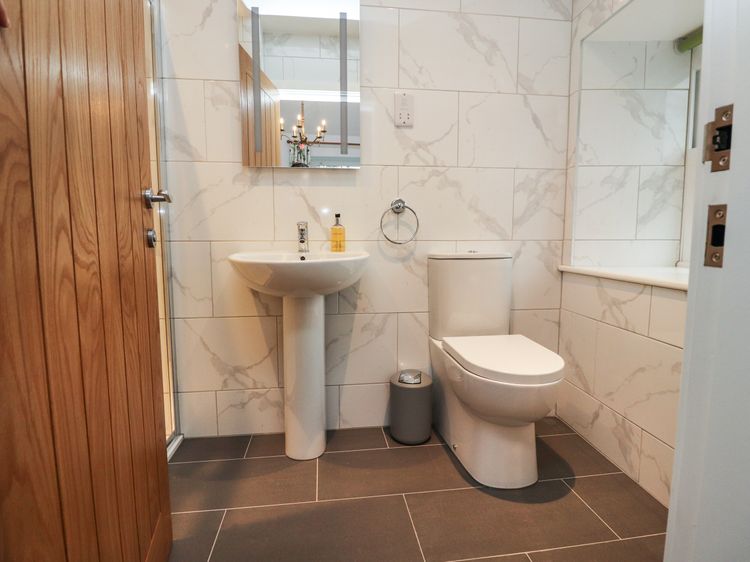 1 Hull House Cottage, listing photograph 12