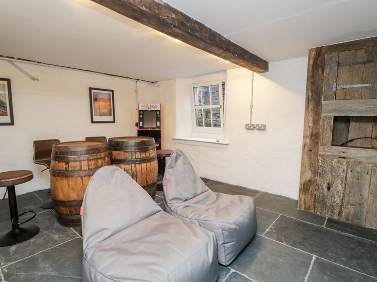 The Burrow, listing photograph 11