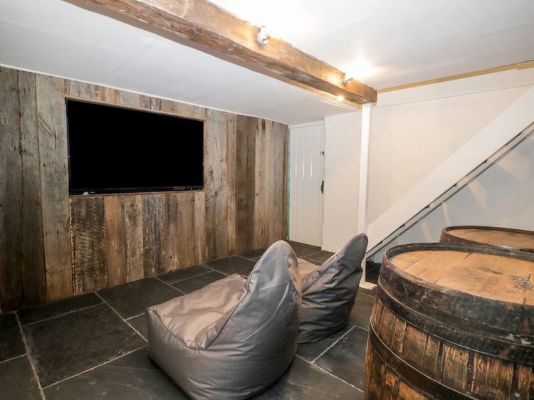 The Burrow, listing photograph 12
