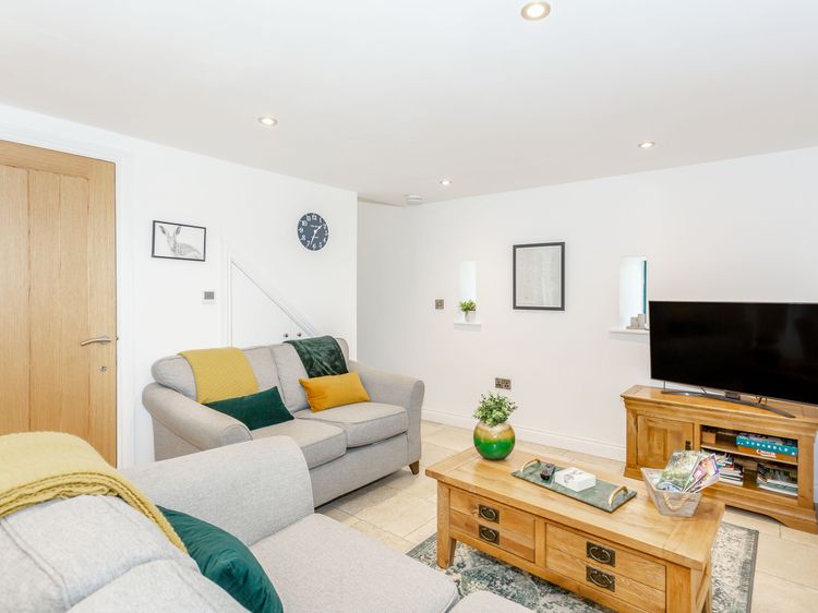 Pogles Wood Cottage, listing photograph 3