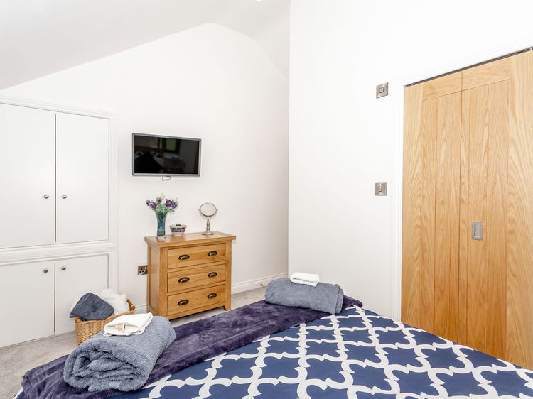 Pogles Wood Cottage, listing photograph 9