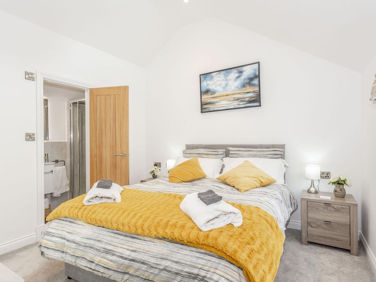 Pogles Wood Cottage, listing photograph 12
