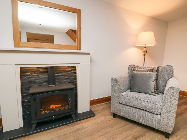Fryston Cottage, listing photograph 4