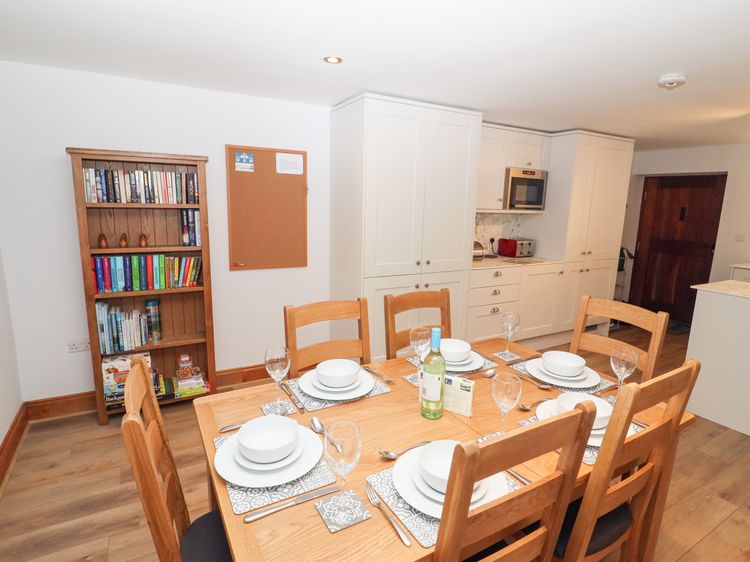 Fryston Cottage, listing photograph 8