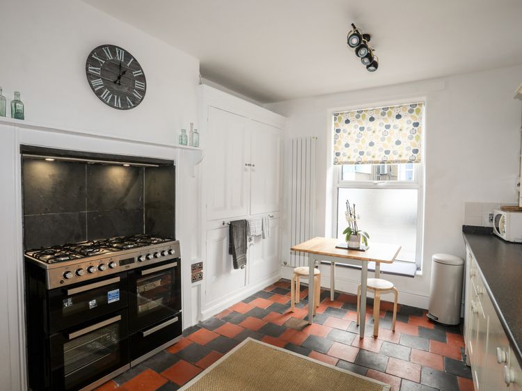 Gwynle - Criccieth, listing photograph 7