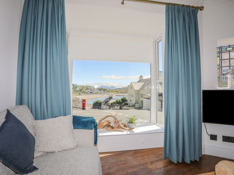 Gwynle - Criccieth, listing photograph 11